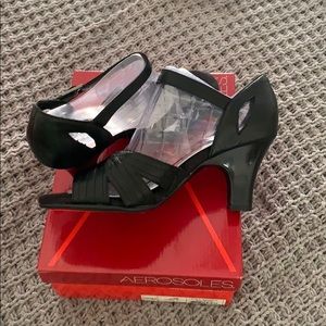 Selling Brand New Aerosoles pumps size 10.5